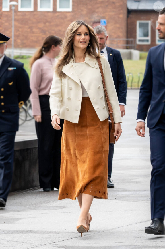 La princesse Sofia de Suède et le prince Carl Philip viennent assister à un séminaire sur la recherche sur le handicap neuropsychiatrique à l'Institut Karolinska à Stockholm le 25 avril 2023.