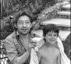 Un père qu'elle adorait mais qui pouvait être trop imposant
Charlotte Gainsbourg avec son père Serge à Saint-Tropez (Archive)