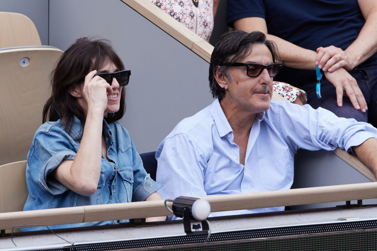 Photo Yvan Attal Et Sa Compagne Charlotte Gainsbourg C L Brit S En Tribunes Des