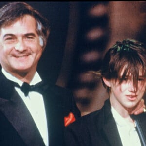 Charlotte Gainsbourg avec Jean-Claude Brialy et Laure Marsac en 1986 lors des César