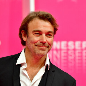 Patrick Puydebat au photocall de la seconde soirée du festival Canneseries saison 3 au Palais des Festivals à Cannes, le 10 octobre 2020. Canneseries se déroule du 9 au 14 octobre avec des mesures sanitaires importantes dues au COVID-19. © Bruno Bebert / Bestimage