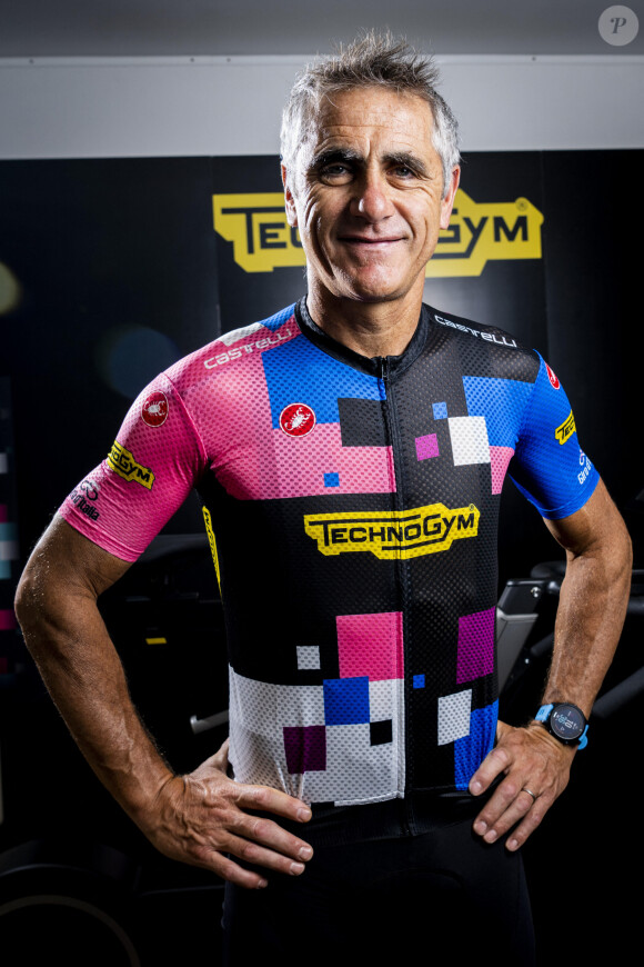 Présentation du vélo d'appartement Technogym Ride par Laurent Jalabert à Paris le 17 mai 2022.