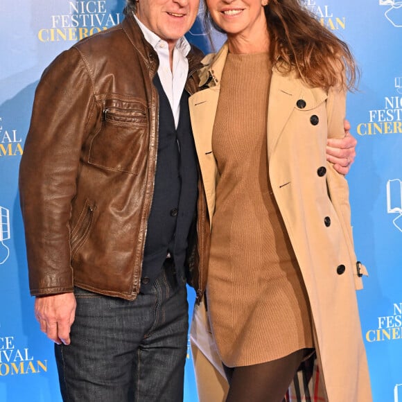 François Cluzet et sa femme Narjiss Slaoui-Falcoz au photocall de la soirée du 8 octobre lors de la 4ème édition du festival Cinéroman à Nice. © Bruno Bebert / Bestimage 