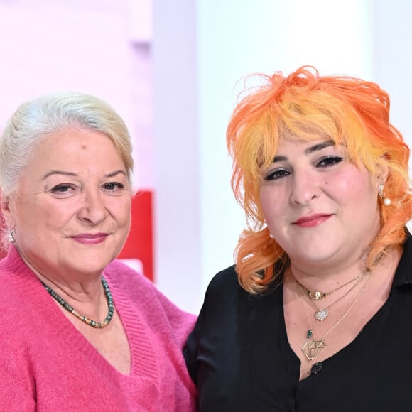 Exclusif - Josiane Balasko et sa fille Marilou Berry - Enregistrement de l'émission "Vivement Dimanche", présentée par M.Drucker et diffusée le 12 décembre sur France 2. Le 19 novembre 2021 © Guillaume Gaffiot / Bestimage 