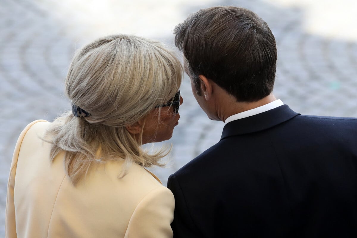 Photo Le président français Emmanuel Macron et la première dame