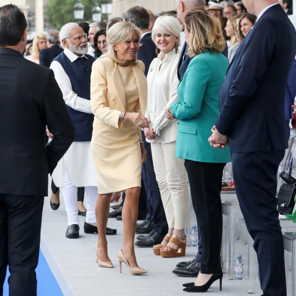 La première dame, Brigitte Macron et le Premier ministre indien, Narendra MODI lors de la cérémonie du 143ème défilé militaire du 14 juillet, jour de la Fête Nationale, sur les Champs-Elysées et la place de la Concorde, à Paris, France, le 14 juillet 2023. © Stéphane Lemouton/Bestimage