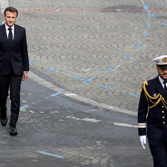 Le président français Emmanuel Macron lors de la cérémonie du 143ème défilé militaire du 14 juillet, jour de la Fête Nationale, sur les Champs-Elysées et la place de la Concorde, à Paris, France, le 14 juillet 2023. © Stéphane Lemouton/Bestimage