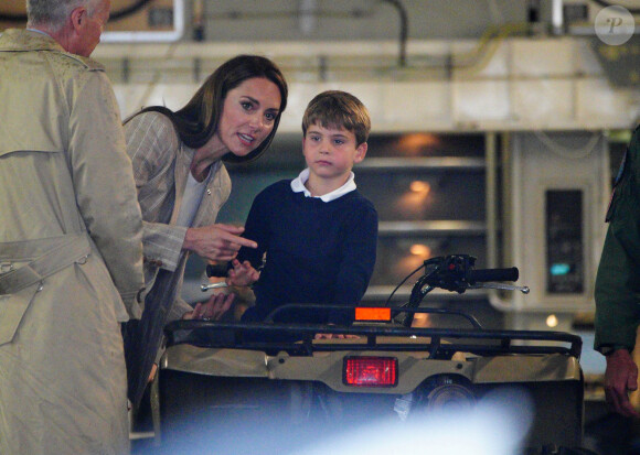 Le prince William, prince de Galles, et Catherine (Kate) Middleton, princesse de Galles, avec leurs enfants le prince George de Galles, et la princesse Charlotte de Galles, lors d'une visite au Royal International Air Tattoo (RIAT) à RAF Fairford, le 14 juillet 2023. 