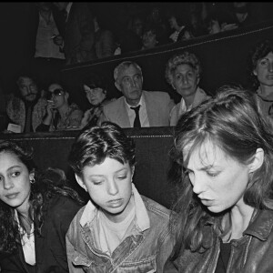 Elle est tombée du 4e étage à Paris.
Kate Barry et Jane Birkin.