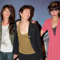 Mort de Jane Birkin : Ses filles Charlotte Gainsbourg et Lou Doillon quittant le domicile de la star, visages fermés