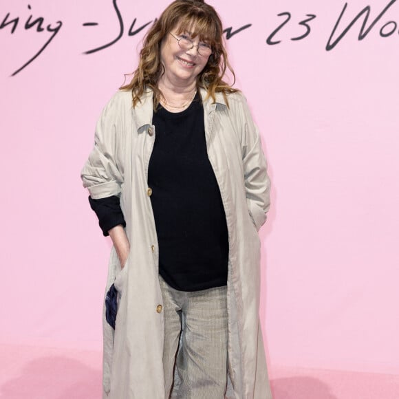 Des images émouvantes montrent Lou Doillon, Charlotte Gainsbourg et Yvan Attal quitter le domicile de Jane Birkin.
Jane Birkin - Photocall du défilé de mode prêt-à-porter printemps-été 2023 Femmes "Acne Studios" lors de la fashion week de Paris. Le 28 septembre 2022 © Olivier Borde / Bestimage