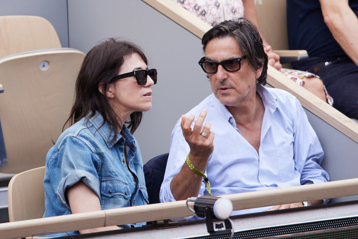 Photo Yvan Attal et sa compagne Charlotte Gainsbourg Célébrités en tribunes des