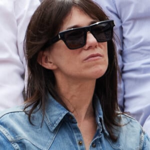 Charlotte Gainsbourg - Célébrités en tribunes des Internationaux de France de tennis de Roland Garros 2023 à Paris le 11 juin 2023. © Jacovides-Moreau/Bestimage