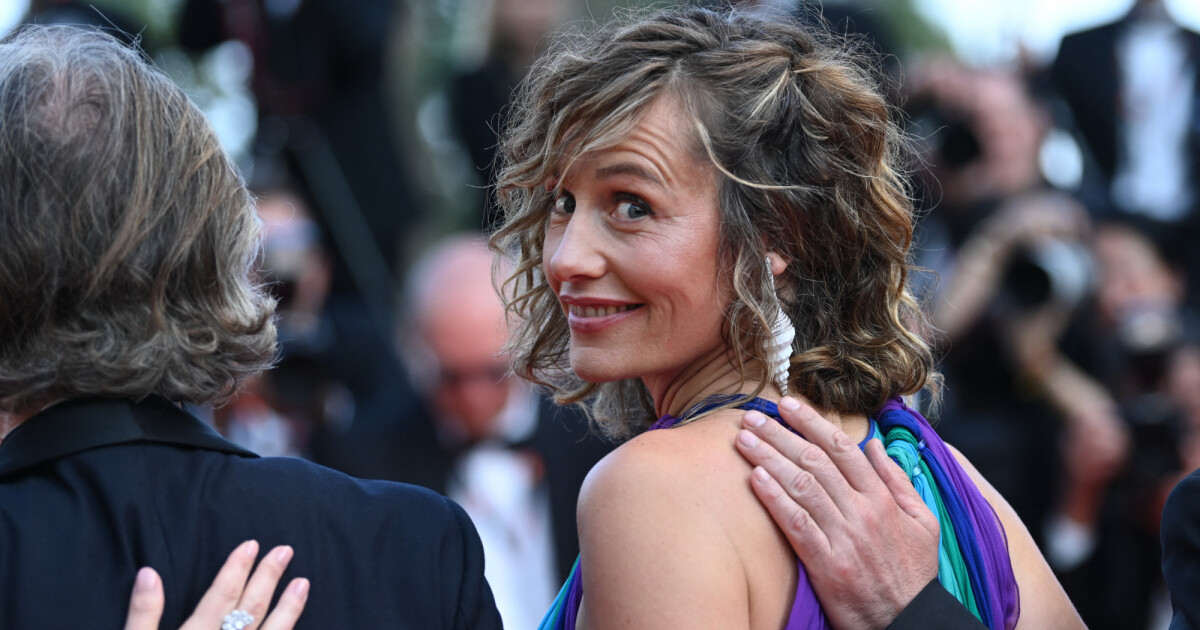 Cécile de France en pleine campagne en Picardie sa vie loin de tout