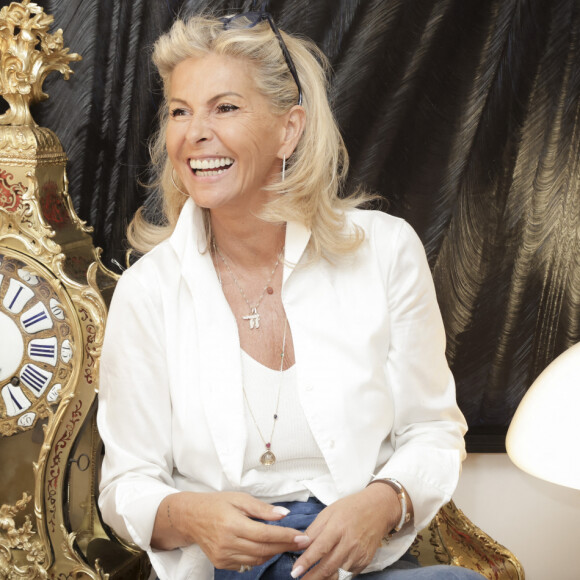 Après "Affaire Conclue" sur France 2, Caroline Margeridon a décidé de participer à la nouvelle édition des "Traîtres" sur M6.
Caroline Margeridon, dans sa boutique du Marché Biron aux Puces de Saint-Ouen à Paris © Jack Tribeca / Bestimage