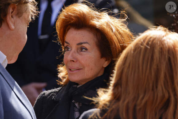 Dominique Tapie (Femme du défunt) - Sorties de la messe funéraire en hommage à Bernard Tapie en l'église Saint-Germain-des-Prés à Paris. Le 6 octobre 2021 © Jacovides-Moreau / Bestimage