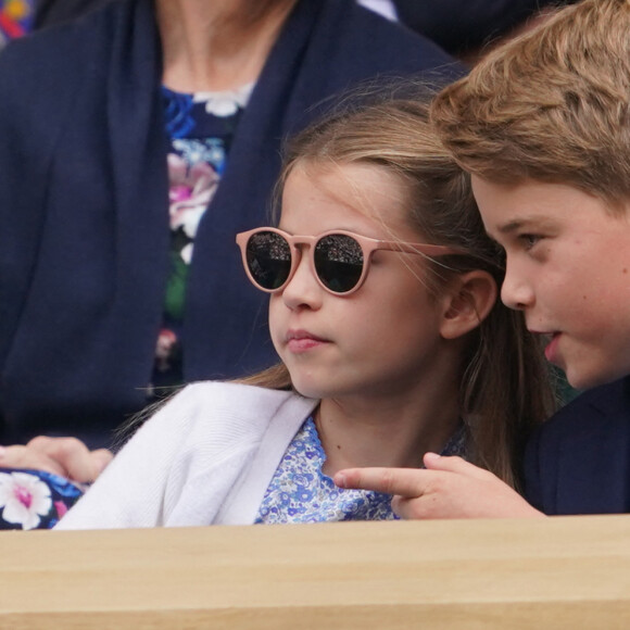 Le prince William, prince de Galles, et Catherine (Kate) Middleton, princesse de Galles, avec leurs enfants le prince George de Galles, et la princesse Charlotte de Galles, arrivent pour assister à la finale homme du tournoi de Wimbledon 2023 à Londres, le 16 juillet 2023.