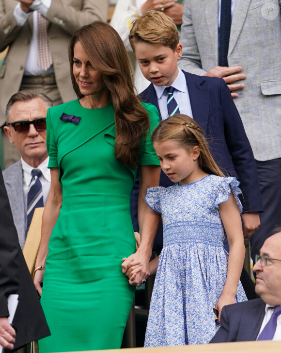 Le prince William, prince de Galles, et Catherine (Kate) Middleton, princesse de Galles, avec leurs enfants le prince George de Galles, et la princesse Charlotte de Galles, arrivent pour assister à la finale homme du tournoi de Wimbledon 2023 à Londres, le 16 juillet 2023.