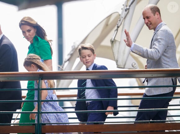 Le prince William, prince de Galles, et Catherine (Kate) Middleton, princesse de Galles, avec leurs enfants le prince George de Galles, et la princesse Charlotte de Galles, arrivent pour assister à la finale homme du tournoi de Wimbledon 2023 à Londres, le 16 juillet 2023.