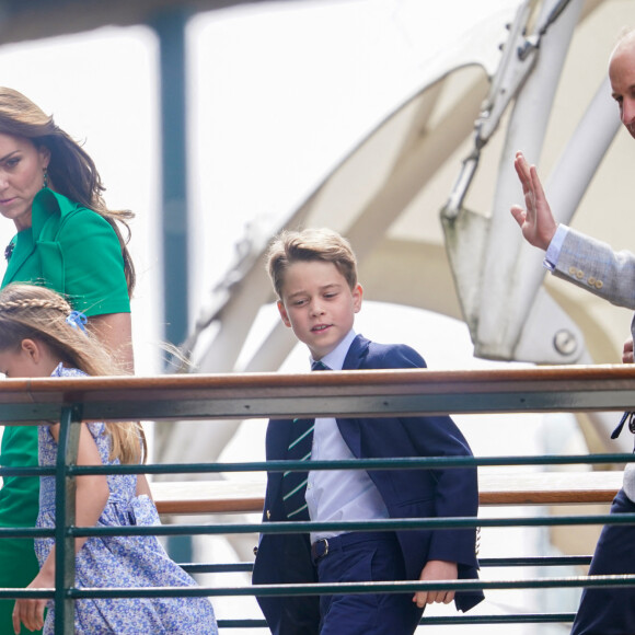Le prince William, prince de Galles, et Catherine (Kate) Middleton, princesse de Galles, avec leurs enfants le prince George de Galles, et la princesse Charlotte de Galles, arrivent pour assister à la finale homme du tournoi de Wimbledon 2023 à Londres, le 16 juillet 2023.