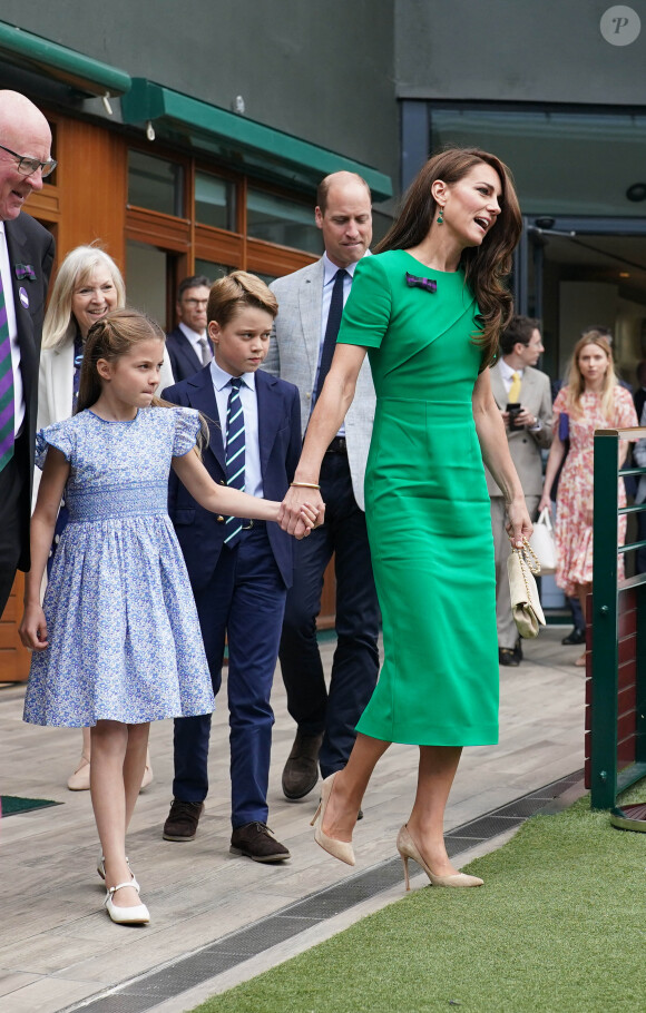 Le prince William, prince de Galles, et Catherine (Kate) Middleton, princesse de Galles, avec leurs enfants le prince George de Galles, et la princesse Charlotte de Galles, arrivent pour assister à la finale homme du tournoi de Wimbledon 2023 à Londres, le 16 juillet 2023. 