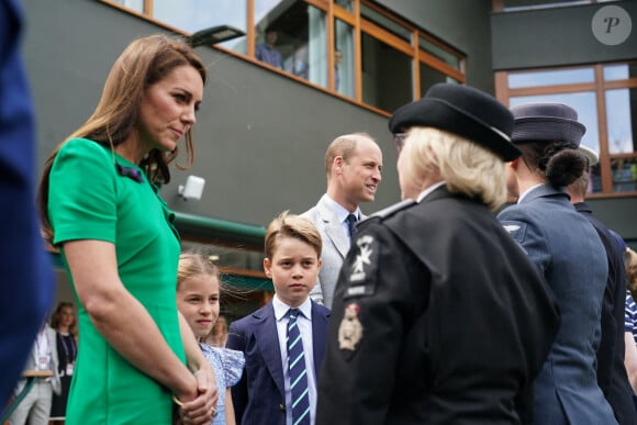 Le prince William, prince de Galles, et Catherine (Kate) Middleton, princesse de Galles, avec leurs enfants le prince George de Galles, et la princesse Charlotte de Galles, arrivent pour assister à la finale homme du tournoi de Wimbledon 2023 à Londres, le 16 juillet 2023. 