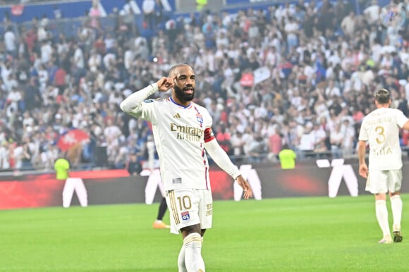 Et c'est vers ce choix qu'elle s'est tournée. La Toile s'est alors enflammée. La raison ? Le général Lacazette est loin d'être un militaire de l'armée française mais tout simplement le surnom donné au joueur de foot professionnel Alexandre Lacazette.
Joie de Alexandre Lacazette (lyon) - Match de Football de Ligue 1 Uber Eats Olympique Lyonnais vs Stade de Reims (3-0) au Groupama Stadium à Lyon, France le 27 Mai 2023. © Frédéric Chambert / Panorami / Bestimage