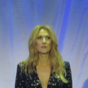 Elle souffre de la maladie de l'homme raide.
Un peu plus d'un mois après le décès de son mari René Angélil, Céline Dion est remontée sur scène au Caesars Palace à Las Vegas le 23 février 2016. 