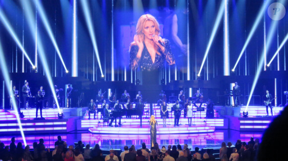 Un peu plus d'un mois après le décès de son mari René Angélil, Céline Dion est remontée sur scène au Caesars Palace à Las Vegas le 23 février 2016.