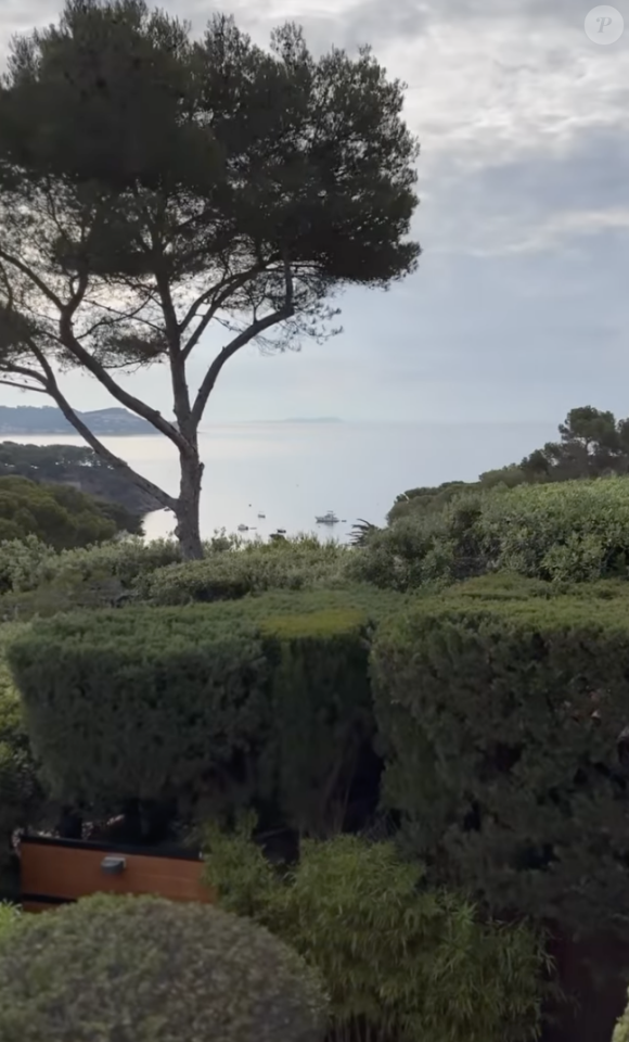 Emmanuelle Rivassoux et son mari Gilles Luka sont installés dans une magnifique maison de pêcheur depuis plus de 10 ans, dans le Var. Instagram