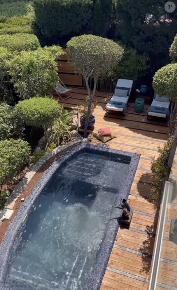 Emmanuelle Rivassoux et son mari Gilles Luka sont installés dans une magnifique maison de pêcheur depuis plus de 10 ans, dans le Var. Instagram