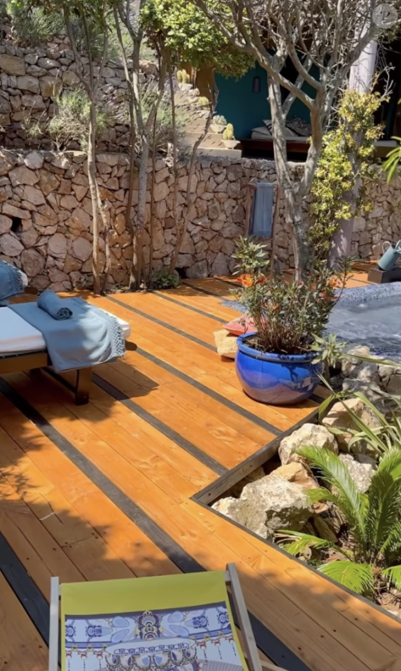 Emmanuelle Rivassoux et son mari Gilles Luka sont installés dans une magnifique maison de pêcheur depuis plus de 10 ans, dans le Var. Instagram