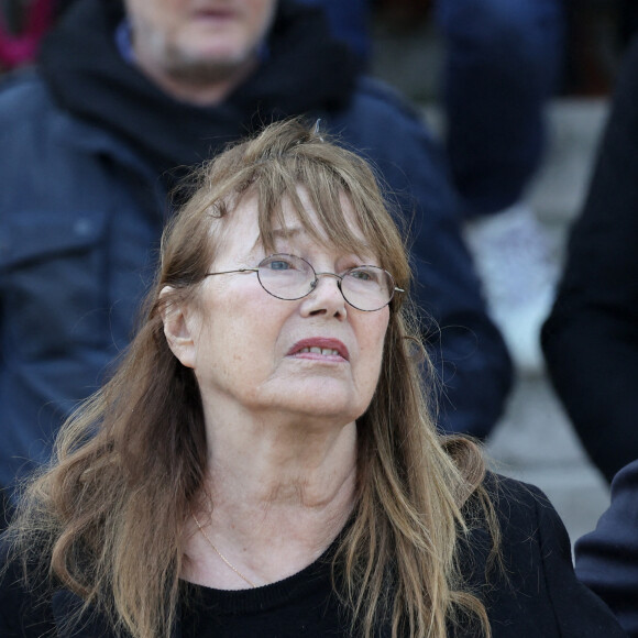 Des détails de ses obsèques ont alors été révélés.
Jane Birkin - Sorties des obsèques de la chanteuse Régine au Crematorium du cimetière du Père-Lachaise à Paris. Le 9 mai 2022 © Jacovides-Moreau / Bestimage 