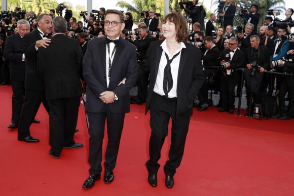 Jane Birkin, Olivier Gluzman - Montée des marches du film "Café Society" pour l'ouverture du 69ème Festival International du Film de Cannes. Le 11 mai 2016. © Borde-Jacovides-Moreau/Bestimage  Red carpet for the movie "Café Society" for the opening ceremony of the 69th Cannes International Film festival. On may 11th 2016 