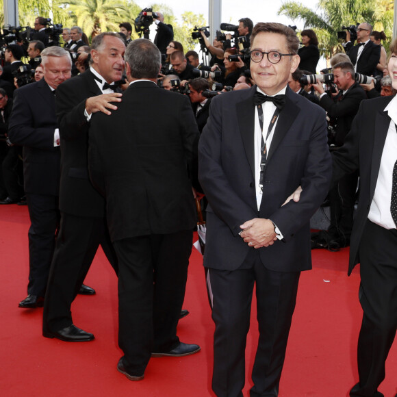Jane Birkin, Olivier Gluzman - Montée des marches du film "Café Society" pour l'ouverture du 69ème Festival International du Film de Cannes. Le 11 mai 2016. © Borde-Jacovides-Moreau/Bestimage  Red carpet for the movie "Café Society" for the opening ceremony of the 69th Cannes International Film festival. On may 11th 2016 