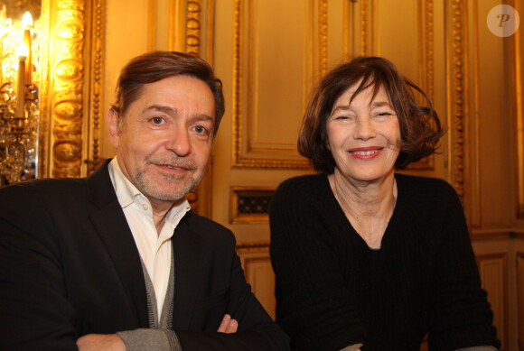 Prix special - Exclusif - Olivier Gluzman et Jane Birkin - Remise de l'insigne de chevalier des Arts et des Lettres a Biyouna, actrice et chanteuse algerienne, au Ministere des Affaires Etrangeres a Paris. Le 26 fevrier 2013  