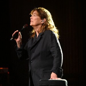 S'approche de lui Jane Birkin, dessinée en plus petit.
Jane Birkin - Festival Fnac Live Paris en partenariat avec la Ville de Paris reprend ses quartiers d'été en plein coeur de la capitale. Le 30 juin 2022 © Lionel Urman / Panoramic / Bestimage 