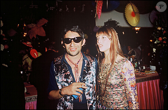 Archives - Serge Gainsbourg et Jane Birkin arrivent à une soirée déguisée en 1970