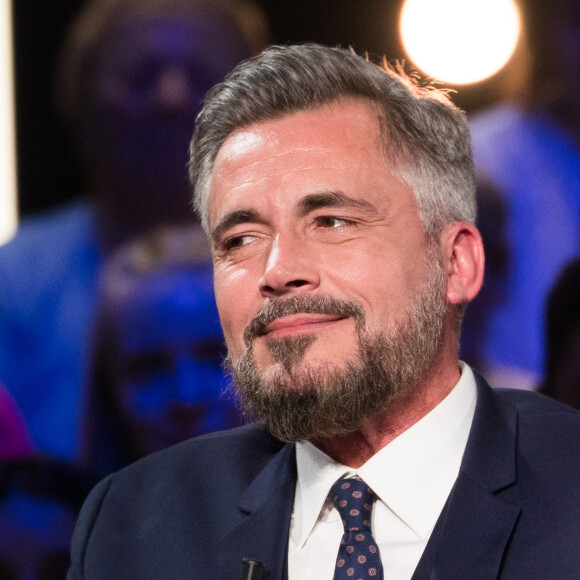 Exclusif - Olivier Minne - Enregistrement de l'émission "La Boîte à secrets 4" à Paris, présentée par F.Bollaert, et diffusée le 10 avril sur France 3. Le 23 janvier 2020 © Tiziano Da Silva / Bestimage Au cours de la soirée, chaque invité aura une boîte disposée devant lui, de laquelle il extraira un objet revêtant une valeur particulière à ses yeux. Après en avoir livré la signification en plateau, la personnalité verra alors apparaître une surprise sous la boîte géante de l'émission, avec l'intervention de proches. Une émission qui véhicule de belles valeurs, et qui contiendra son lot de larmes et de révélations dans une atmosphère bienveillante. 