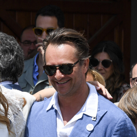 Nathalie Baye, Jean-Louis Borloo - Mariage de Laura Smet et Raphaël Lancrey-Javal à l'église Notre-Dame des Flots au Cap-Ferret le jour de l'anniversaire de son père Johnny Hallyday le 15 juin 2019.