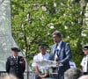 Le maire de Annecy François Astorg a organisé un recueillement en hommage aux victimes de l'attaque au couteau dans un parc du Paquier le 11 juin 2023. © Frédéric Chambert / Panoramic / Bestimage