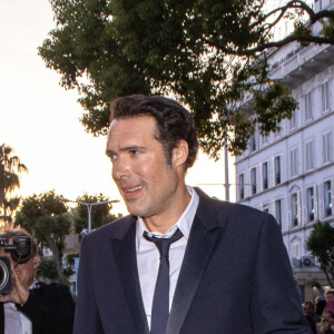 Exclusif - Nicolas Bedos - Montée des marches de "Mascarade" (Hors compétition) lors du 75ème Festival International du Film de Cannes, le 27 mai 2022.