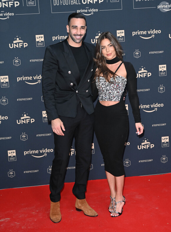 Adil Rami et sa compagne Léna Guillou - Photocall de la cérémonie des Trophées UNFP 2022 au Pavillon Gabriel à Paris le 15 mai 2022. © Coadic Guirec/Bestimage