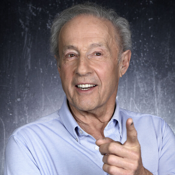 Cet été, les auditeurs de Sud Radio pourront suivre les aventures de Gérard Klein à bord de sa DS pour sillonner les routes du pays, à la rencontre des Français.
Portrait de Gérard Klein lors de l'enregistrement de l'émission "Chez Jordan".  © Cédric Perrin / Bestimage
