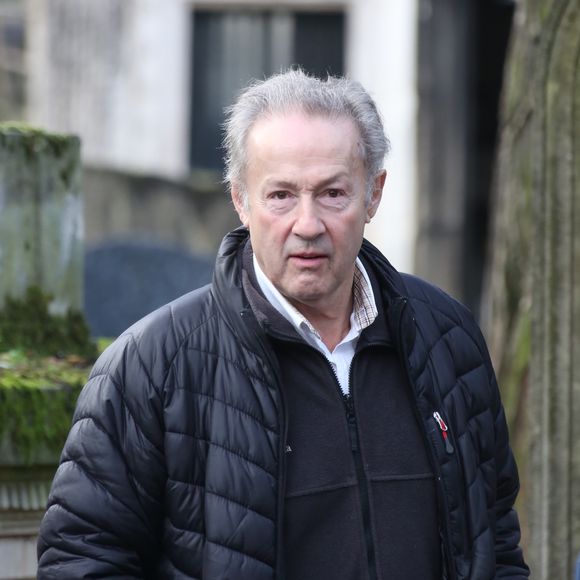 Ainsi, il est fier d'annoncer qu'il est "en bon état" et n'a "aucun problème de santé".
Gerard Klein - Obseques de Jean-Louis Foulquier au cimetiere de Montmartre a Paris. Le 14 decembre 2013
