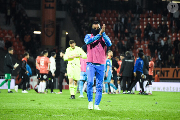 Remerciements des joueurs de Marseille aux supporters -Dimitri Payet ( 10 - Olympique Marseille ) - - Match de football en ligue 1 Uber Eats : L'Olympique de Marseille et Lorient finissent à égalité 0 - 0 au Stade Yves Allainmat - Le Moustoir le 9 avril 2023. © Federico Pestellini / Panoramic / Bestimage 