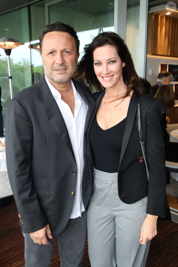 Arthur et Mareva Galanter au déjeuner de la finale Messieurs de France Télévision (jour 15) sur la terrasse de France Télévision lors des Internationaux de France de Tennis de Roland Garros 2022 à Paris, France, le 5 Juin 2022. © Bertrand Rindoff/Bestimage 