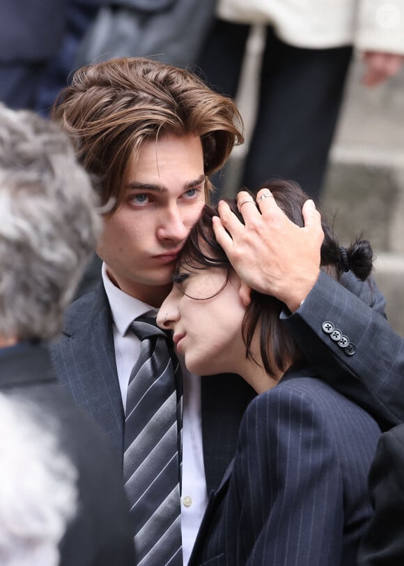 Tous les deux ont été immortalisés par les photographes.
Alice Attal - Sorties des célébrités aux obsèques de Jane Birkin en l'église Saint-Roch à Paris. Le 24 juillet 2023 © Jacovides-KD Niko / Bestimage