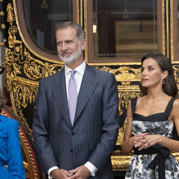 Le roi Felipe VI, la reine Letizia et le président Pedro Sanchez assistent à l'inauguration des Collections de la Galerie Royale, au Palais Royal, Madrid. 25 juillet 2023.