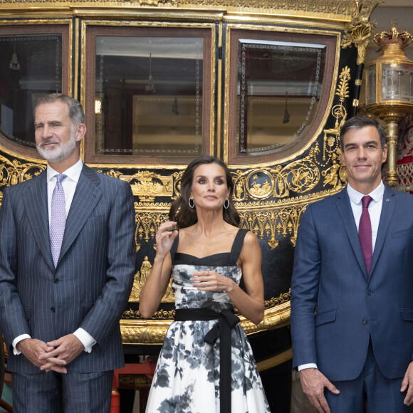 Le roi Felipe VI, la reine Letizia et le président Pedro Sanchez assistent à l'inauguration des Collections de la Galerie Royale, au Palais Royal, Madrid. 25 juillet 2023.